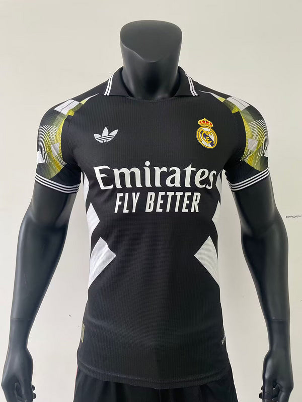 MAILLOT RÉAL MADRID VERSION NOIR 2025/2026