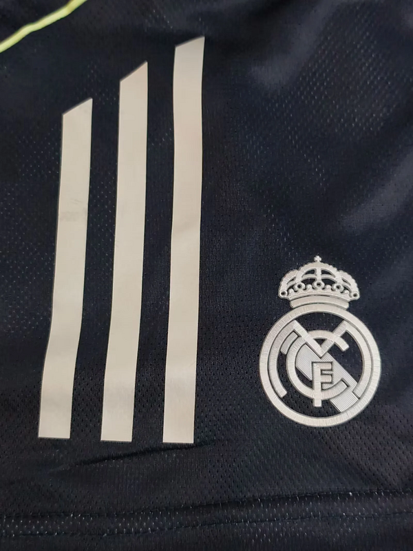 MAILLOT ENFANT REAL MADRID EXTÉRIEUR 2025/2026