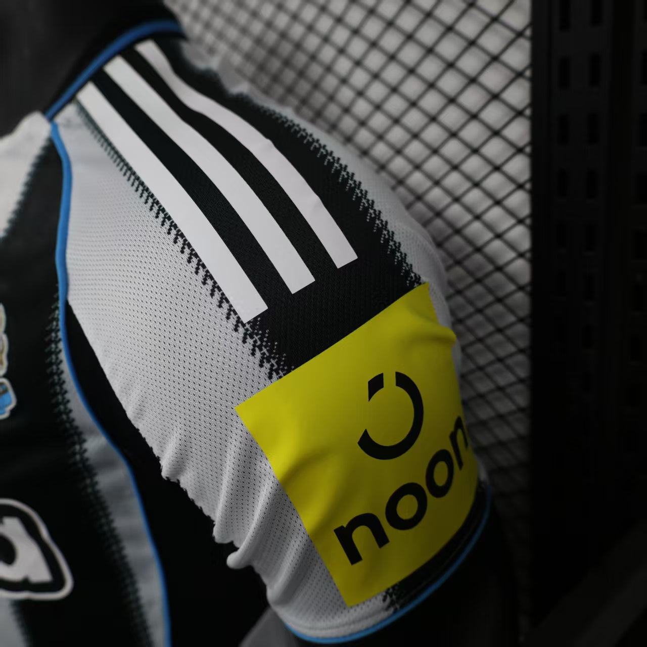 MAILLOT NEWCASTLE DOMICILE 2025/2026