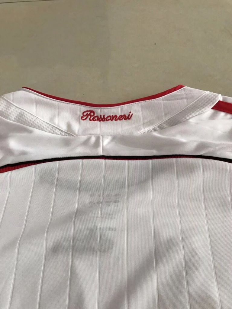 MAILLOT RETRO AC MILAN EXTÉRIEUR 2006/2007 VERSION MANCHES LONGUES