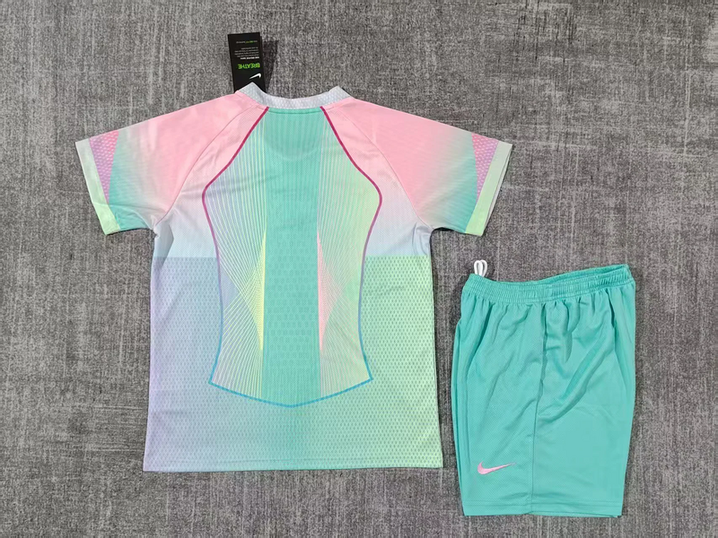 MAILLOT ENFANT FC BARCELONE ÉDITION SPÉCIALE ROSE & BLEU