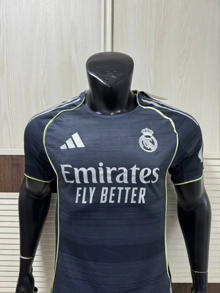 MAILLOT RÉAL MADRID EXTÉRIEUR 2025/2026