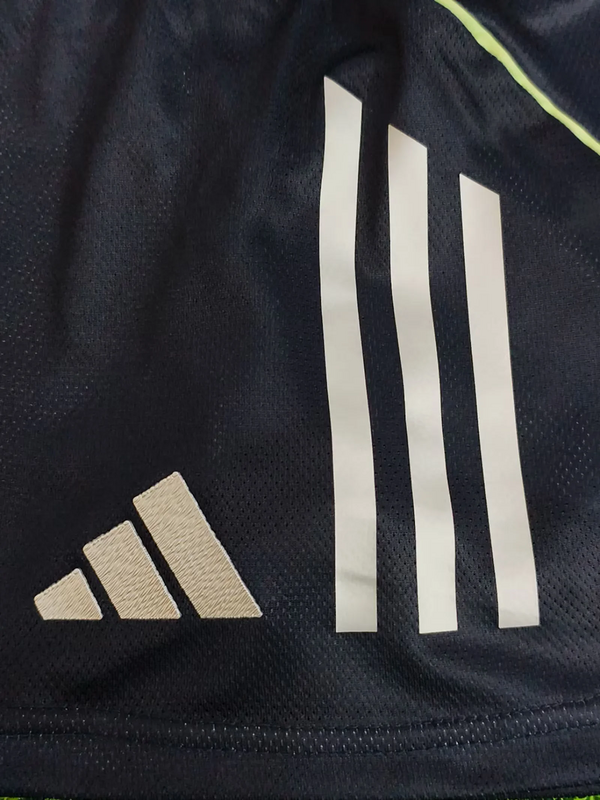 MAILLOT ENFANT REAL MADRID EXTÉRIEUR 2025/2026